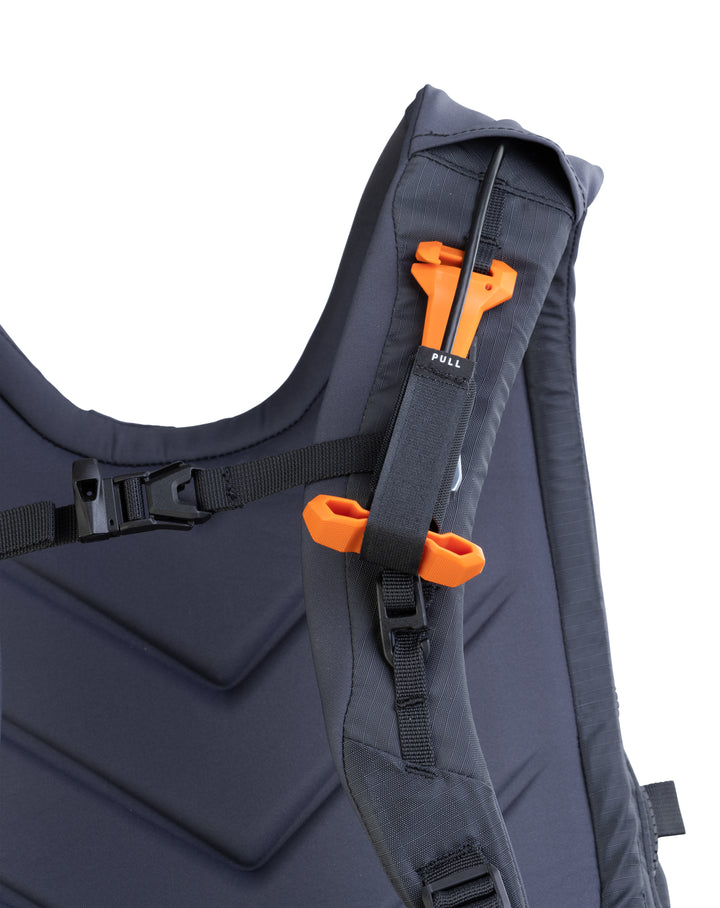 Elektrischer_Lawinenrucksack_ALPRIDE_A_LIGHT_E_Griff